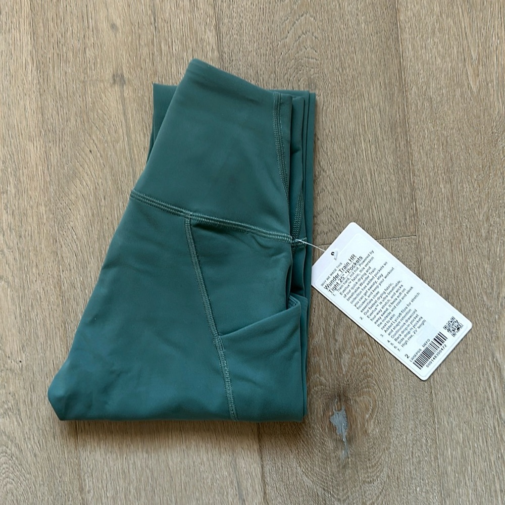 NWT wunder train pockets 25" medium forest size 2 lululemon